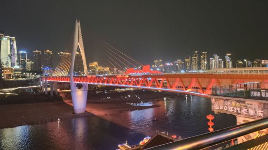 千廝門大橋大概是重慶市中心最是出名的一條跨江大橋了吧。近年來