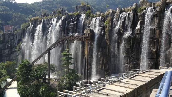 东部华侨城茶溪谷是东部华侨城的一个景区，它包括了茵特拉根、湿