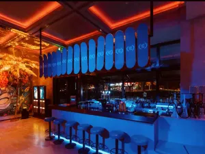 AURA CLUB