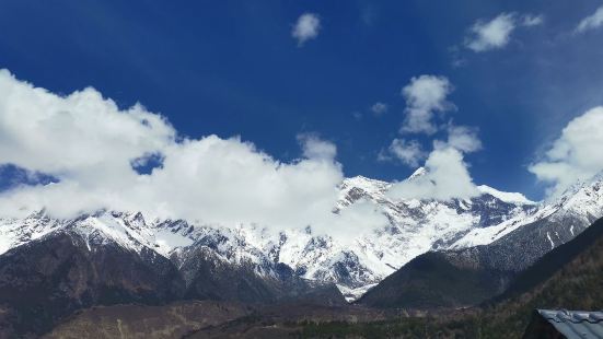 很幸运!看到了十人九不遇的羞女峰，即南迦巴瓦峰的主峰。索松村
