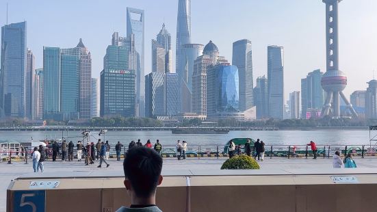 北外滩滨江绿地是魔都绝佳观景位!黄浦江景+陆家嘴天际线尽收眼