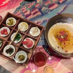 亮欢寨快活林酸汤鱼酸汤牛肉火锅店(甲秀楼店) User Photo