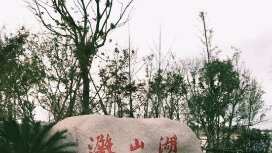 清朗的天气，逛好朱家角古镇，就来到彩虹桥，导航五公里多一点，