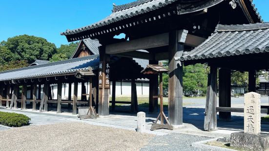 東福寺主要有通天橋和方丈庭院兩個付費項目。通天橋很美，橋外的