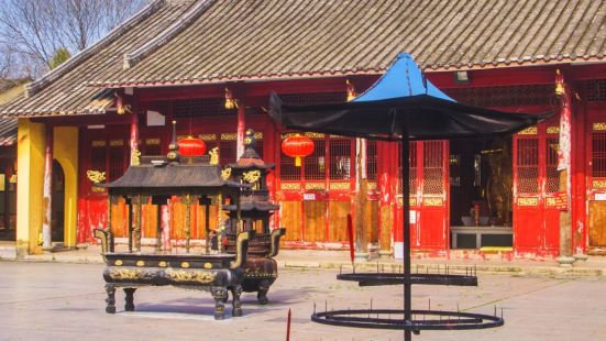 这个寺庙有一千四百多年的历史，是建瓯旅游的主要景点之一，就在