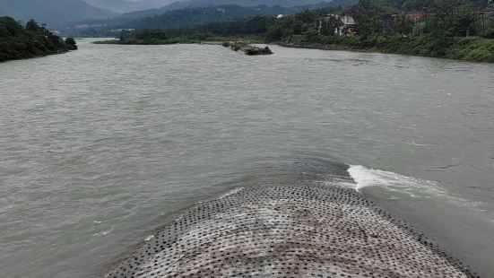 观看战国时期的水利工程公园，感受古代劳动人民的智慧和杰出的才