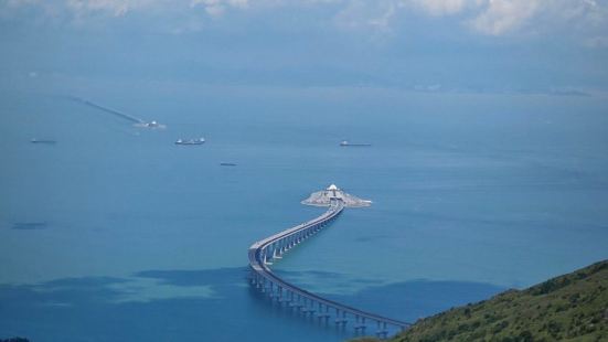 香港大屿山，位于香港西南部，是香港最大的岛屿，也是自然与文化