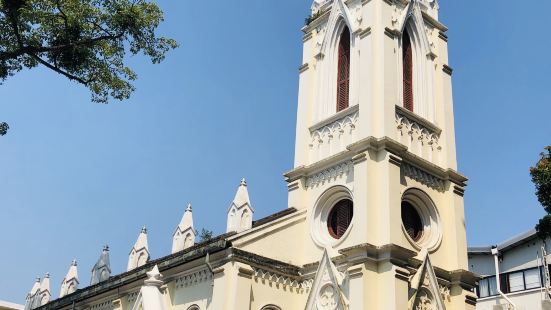 建于1890年，典型哥特风格的建筑。教堂原为法国驻领事馆的教
