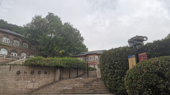 镇江博物馆位于西津渡，和英国领事馆连在一起，需要预约入馆，不