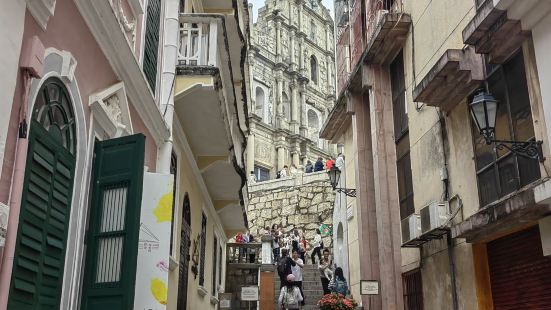 澳门大三巴牌坊是必游地标！建议上午前往，先打卡巍峨的巴洛克式