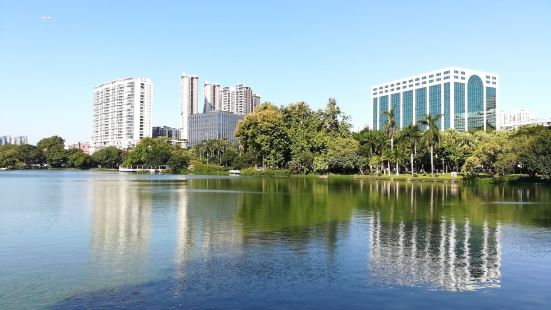 流花湖公园位于广州市越秀区流花路100号，占地54.43万平