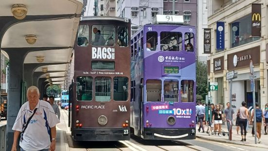 叮叮电车，是香港本島的日常交通工具，其路段橫越港岛北濱之东西