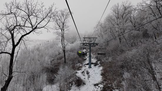 每年几乎都得来天桥沟滑雪，经常滑雪的人都知道天桥沟雪场是省内