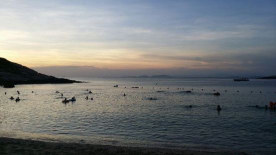 庙湾岛位于珠海东南的群岛之中，外伶仃岛的南面。岛上风光非常原