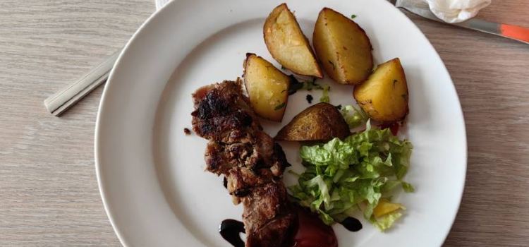 Listvyanka Club Grill & Restaurant