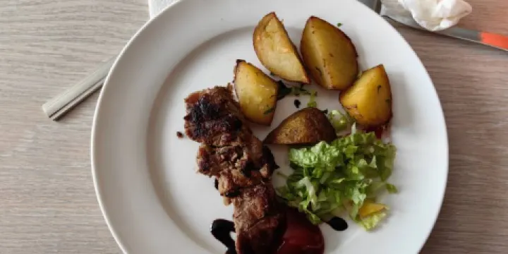 Listvyanka Club Grill & Restaurant