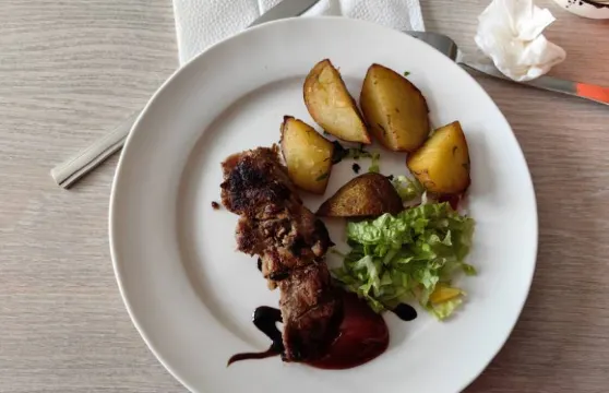 Listvyanka Club Grill & Restaurant