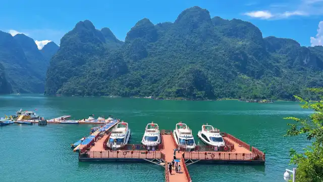 萬峯湖遊船