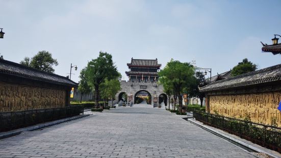 石窟寺又名巩义石窟寺，位于河南省巩义市河洛镇寺湾村，坐落在黄