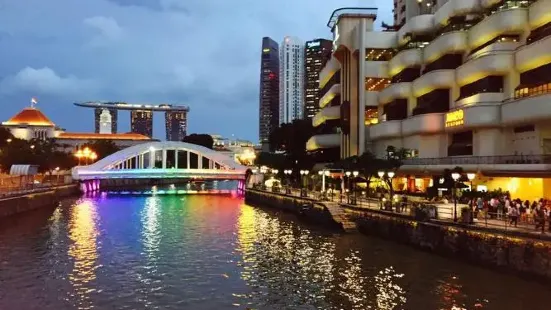 克拉碼頭是新加坡市區最新的一個娛樂場所，位於新加坡河邊，是集