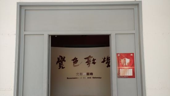 敦煌丝路怡苑大酒店门口有大巴公交车，到莫高窟数字中心，火车站