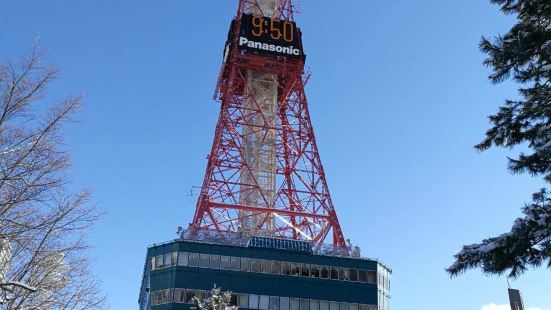 来日本北海道是必须来札幌的，在札幌赶上雪是幸运的。我们来时夜