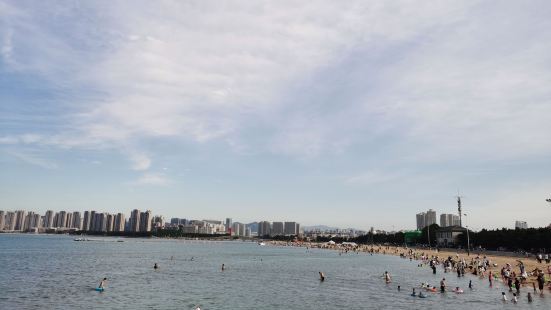 海上公園超級適合來打卡，淺海區可以游泳，玩水，還可以趕海，小