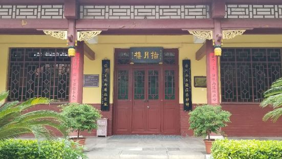 河北赵县除了有个赵州桥，柏林禅寺也是一大名胜。这座寺庙建于汉