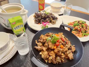 Wangyue Lake Shore · Banyan Lake Secret Restaurant