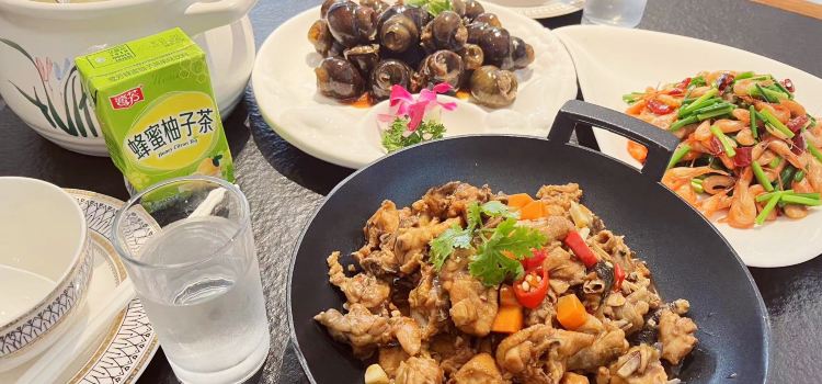 Wangyue Lake Shore · Banyan Lake Secret Restaurant