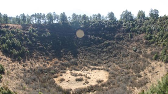 小空山在腾冲火山地质公园里面，小空山实际是是一个活火山，只是