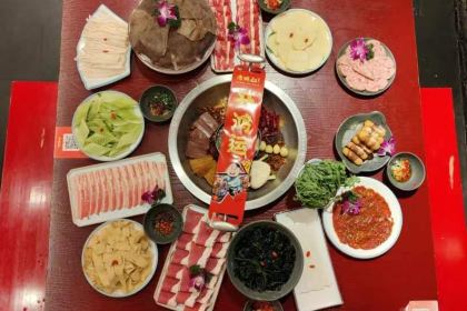 谭鸭血老火锅(贵德梨都广场店)