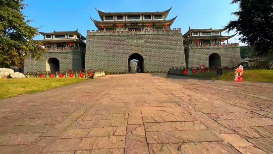 尧坝古镇汇集了川、黔两省的浓厚历史文化和古风民俗，也是一个影