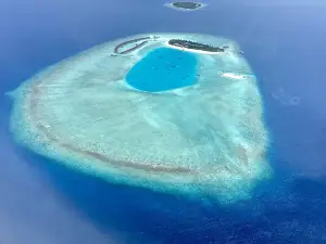 Huruvalhi Island
