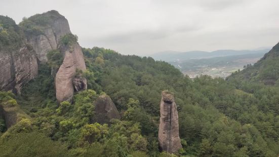 冠豸山自然景观奇特，秀丽、有代表男性阳刚之气的生命之根和母性