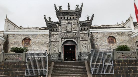 天后宫位于怀化市芷江侗族自治县县城西街29号，就是在芷江三桥