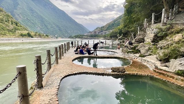 Deng Geng Hot Spring