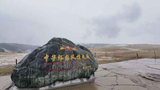 來草原的時間段不一樣，體驗也不一樣。十月長假后，祁連山下了雪