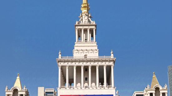 上海展览中心建于1955年，原名&ldquo;中苏友好大厦&