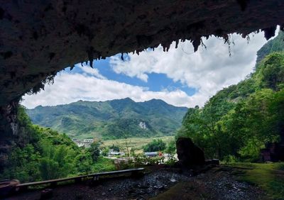 Jiangzhou Xianrenqiao Scenic Area