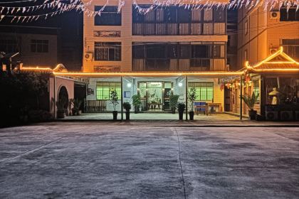 云舍柴火鸡农庄(莲花店)