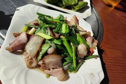 御食坊川菜馆·牦牛野菌砂锅汤