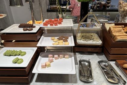 希尔顿欢朋自助餐厅(中鼎大厦店)