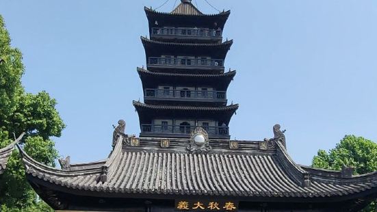 现重建的壕股塔位于南湖西侧的南湖渔村之中,塔高63.36米,