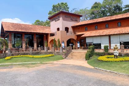 Silverlake Wine & Grill Restaurant