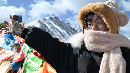 【景色】2月中旬去的，雪山的景色相當壯觀，可以遠遠的看到貢嘎