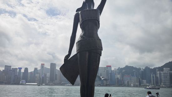 星光大道在香港九龙尖沙咀维多利亚港附近，k11商城后面，这里