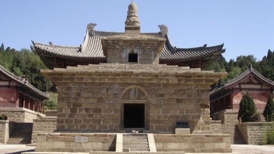 圓覺殿為北宋元豐三年（1080年）重建。面寬三間，進深六椽，