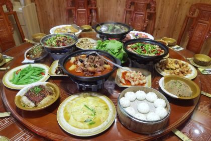 YI JIA YI NONG GU LE