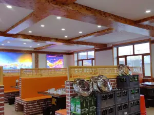 雪胖子東北鐵鍋燉美食餐廳